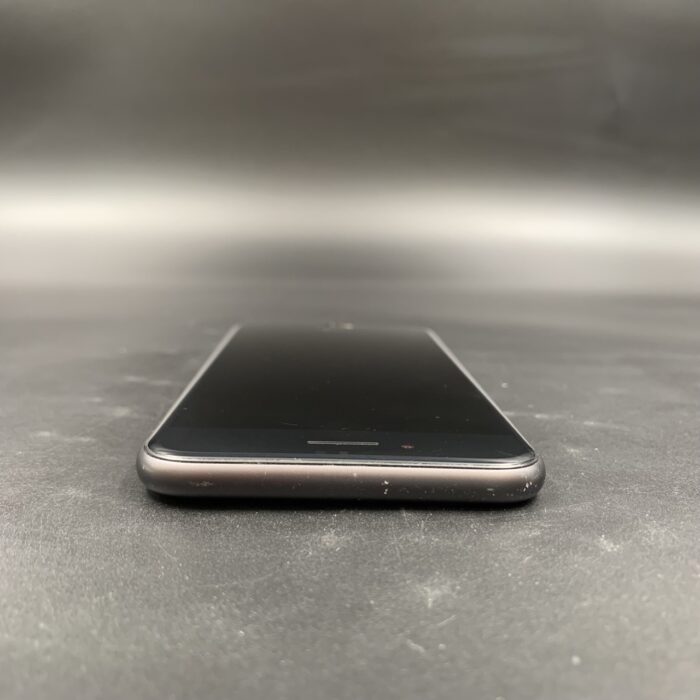 iPhone 8 64GB Space Grey (Cracked Screen) - Image 3