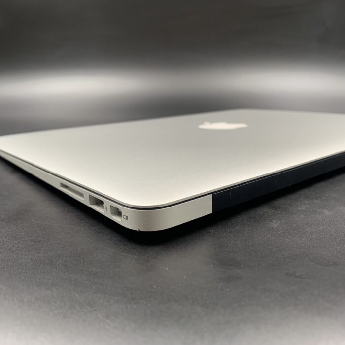 Macbook Air 2010 13" | 1.86 GHz Intel Core 2 Duo | 2GB | 128GB | Silver - Image 4