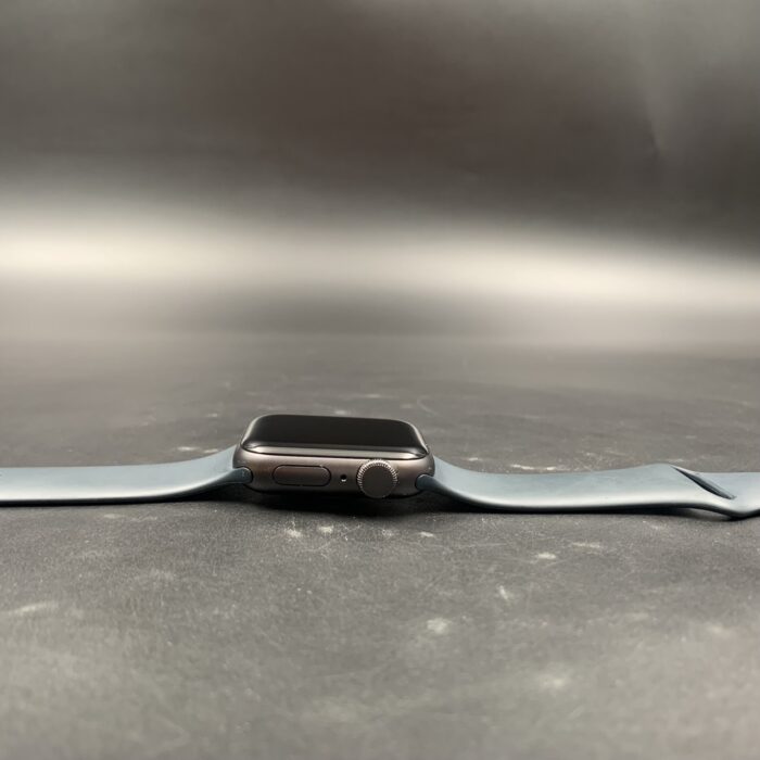 Apple Watch SE 40MM Space Grey - Image 2