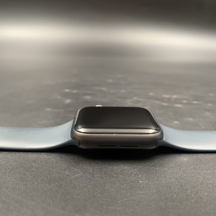 Apple Watch SE 40MM Space Grey - Image 4