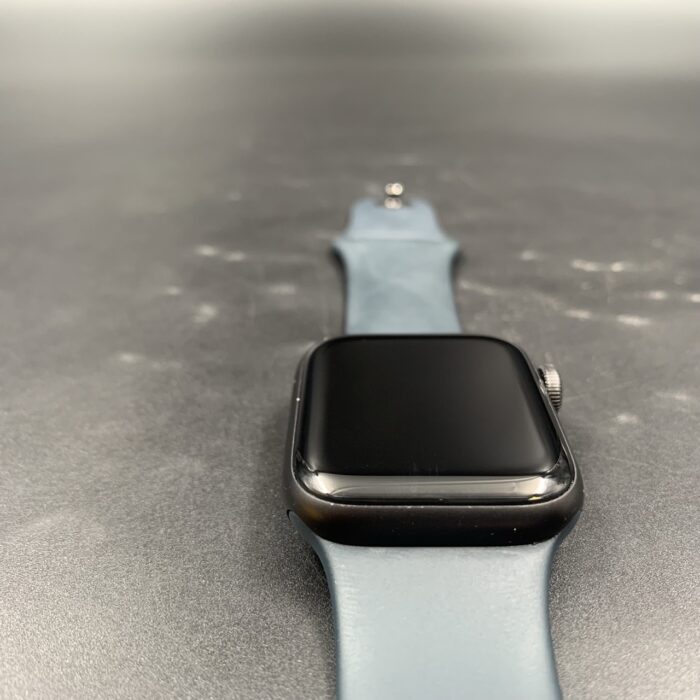 Apple Watch SE 40MM Space Grey - Image 5