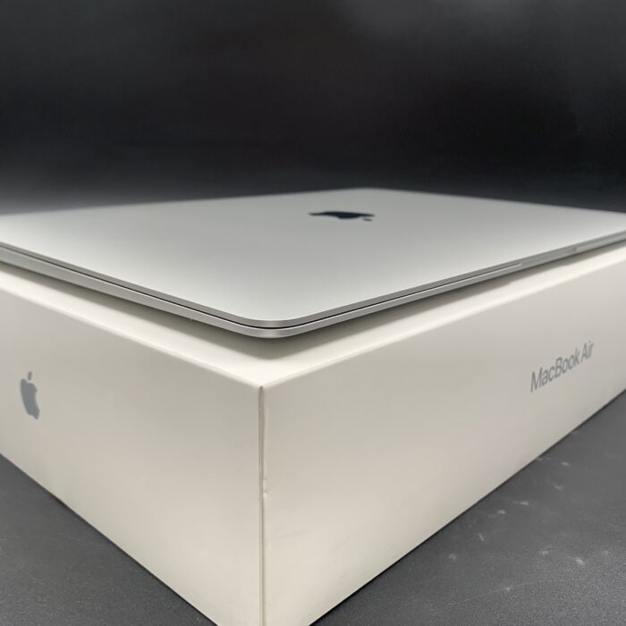 Macbook Air M1 13-inch 256GB Silver - Image 2