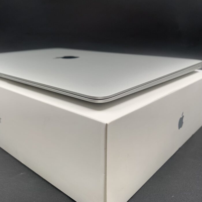 Macbook Air M1 13-inch 256GB Silver - Image 3
