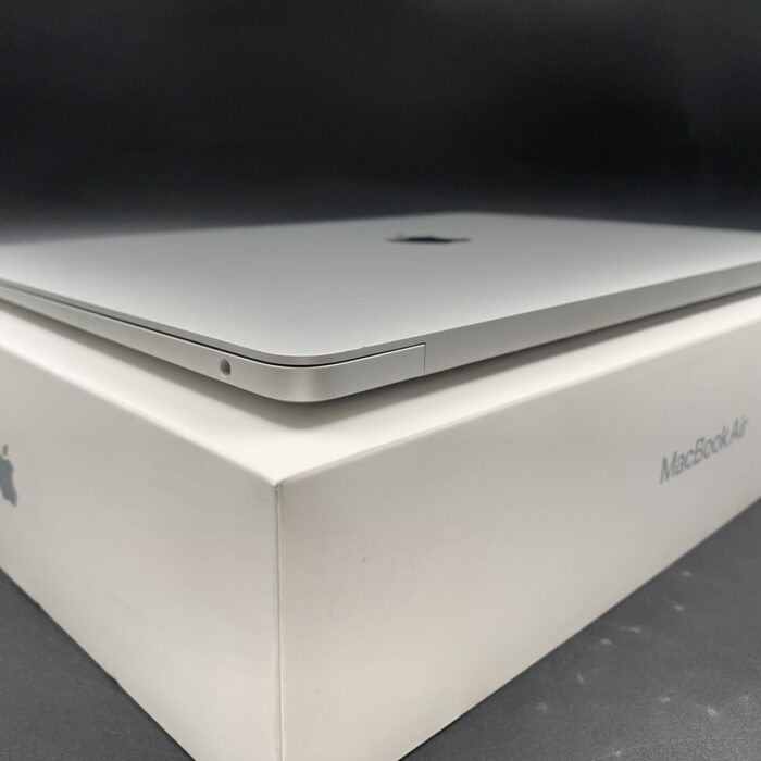 Macbook Air M1 13-inch 256GB Silver - Image 4