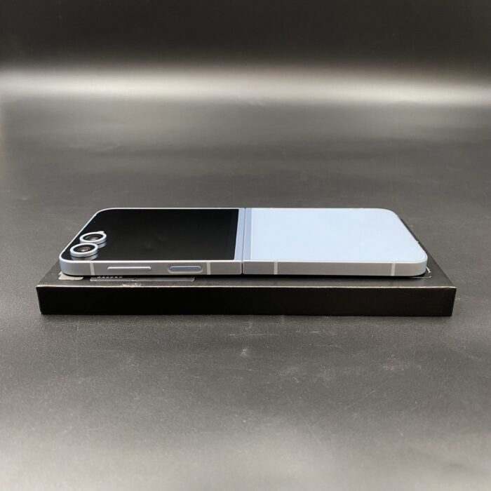 Samsung Z Flip 6 256GB Blue - Image 3