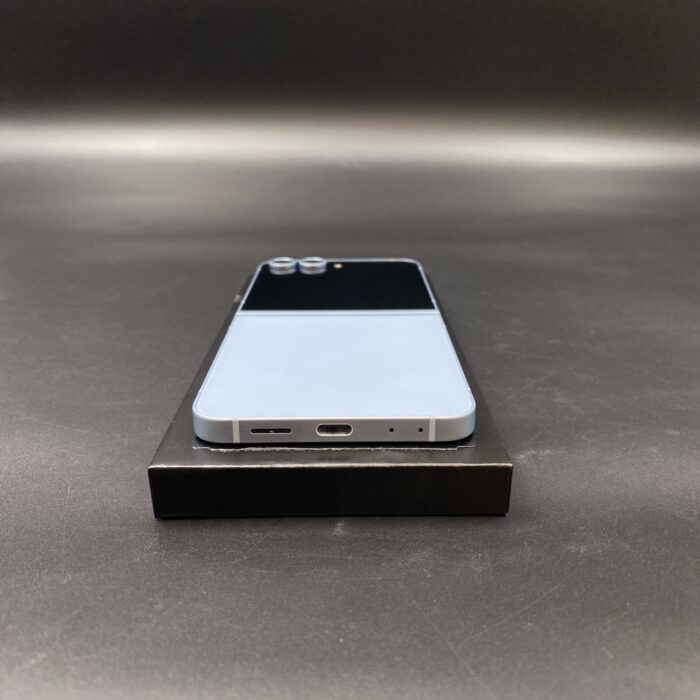 Samsung Z Flip 6 256GB Blue - Image 4