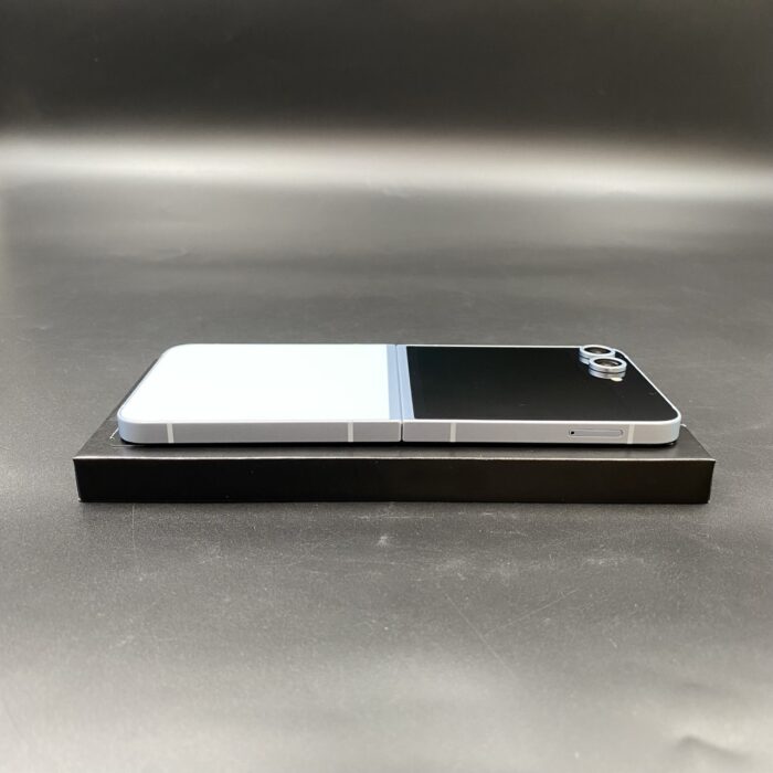 Samsung Z Flip 6 256GB Blue - Image 5