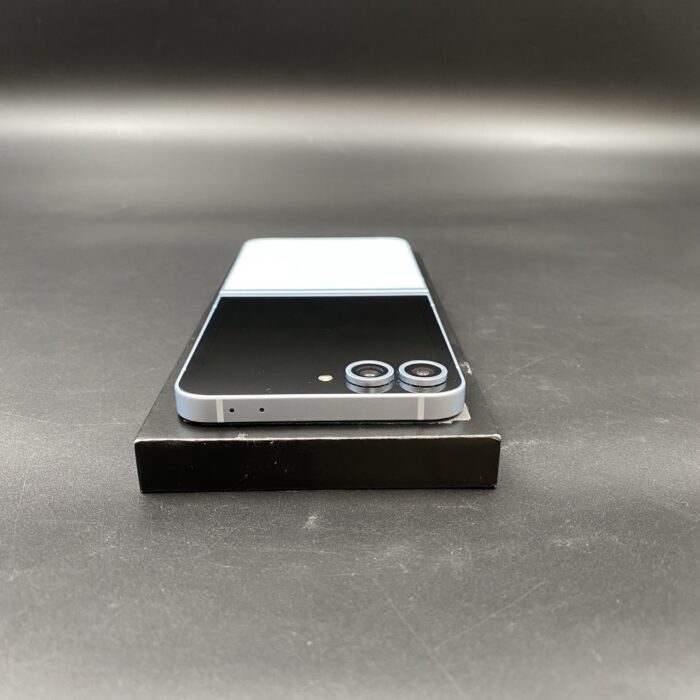 Samsung Z Flip 6 256GB Blue - Image 6