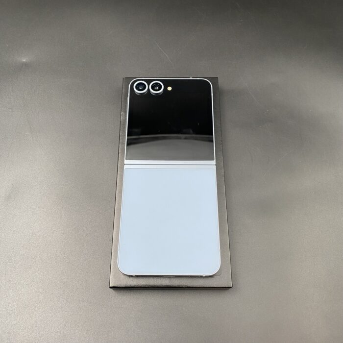 Samsung Z Flip 6 256GB Blue - Image 9