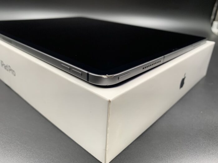 iPad Pro 12.9" M1 (5th Gen) 512GB Wifi + Cellular Space Grey - Image 3