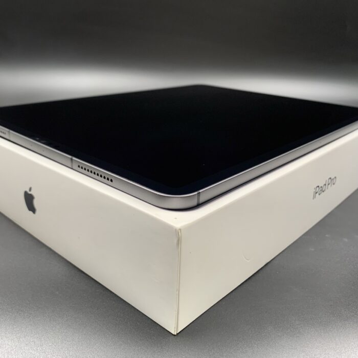 iPad Pro 12.9" M1 (5th Gen) 512GB Wifi + Cellular Space Grey - Image 4