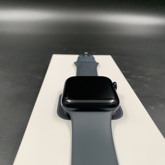 Apple Watch SE (Gen 2) 42MM GPS + Cellular Midnight - Image 5