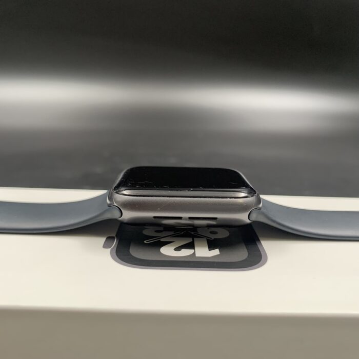 Apple Watch SE 40MM Midnight - Image 4