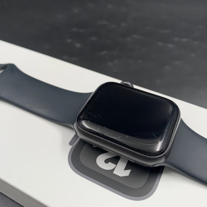 Apple Watch SE 40MM Midnight - Image 6
