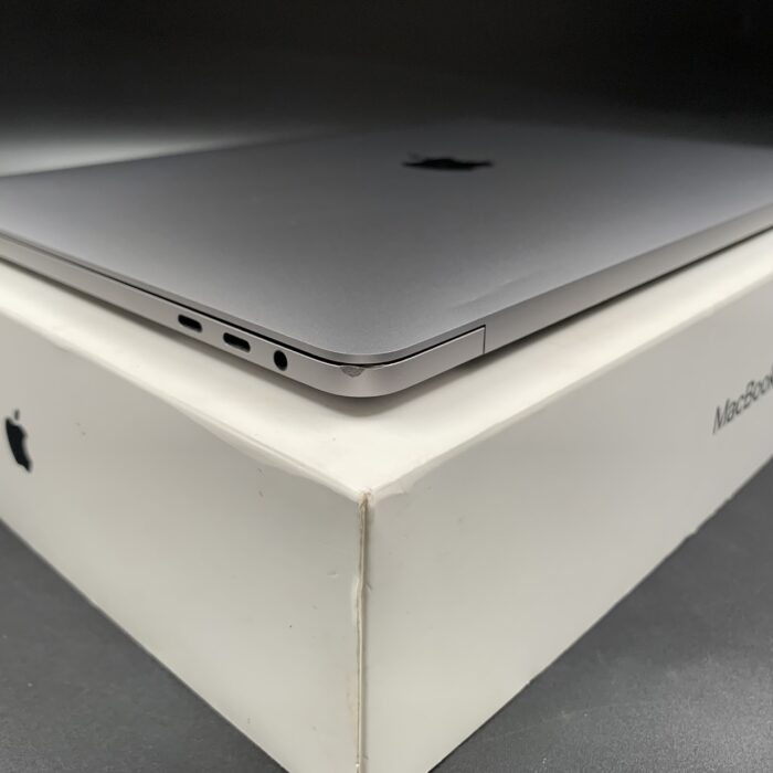 Macbook Pro 13" 2016 | 2,9GHz i5 | 8GB | 256GB | Touch Bar | Space Grey - Image 4
