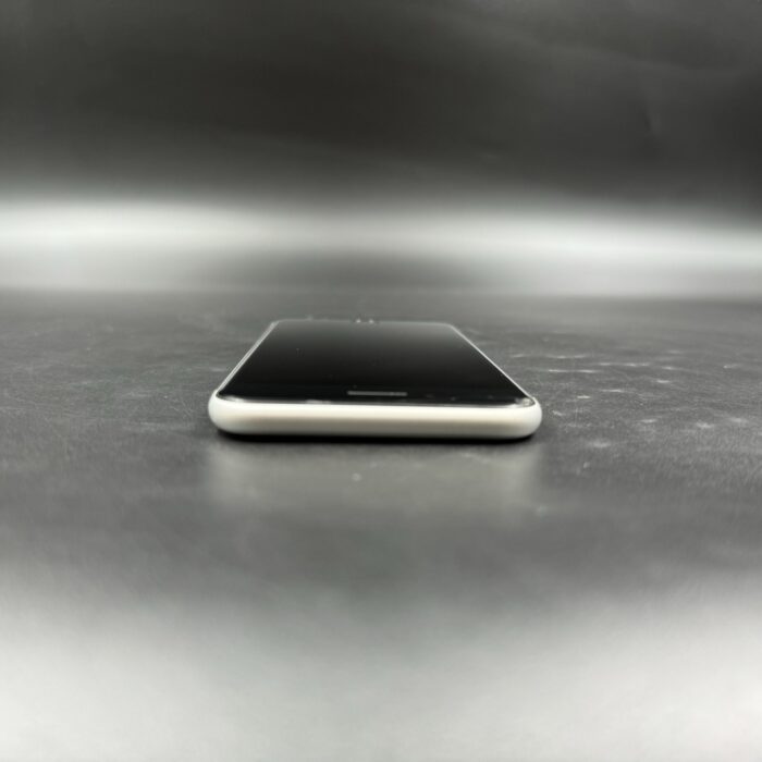 iPhone SE (2020) 128GB White (Chipped screen) - Image 3