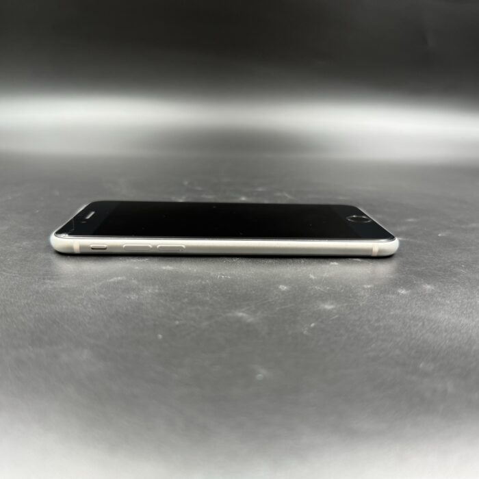 iPhone SE (2020) 128GB White (Chipped screen) - Image 4