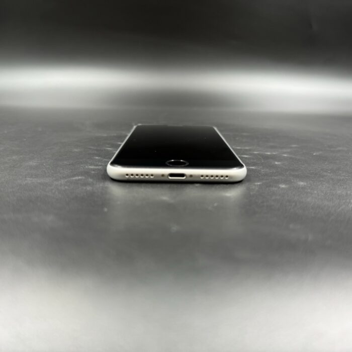 iPhone SE (2020) 128GB White (Chipped screen) - Image 5