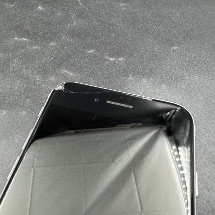 iPhone SE (2020) 128GB White (Chipped screen) - Image 6