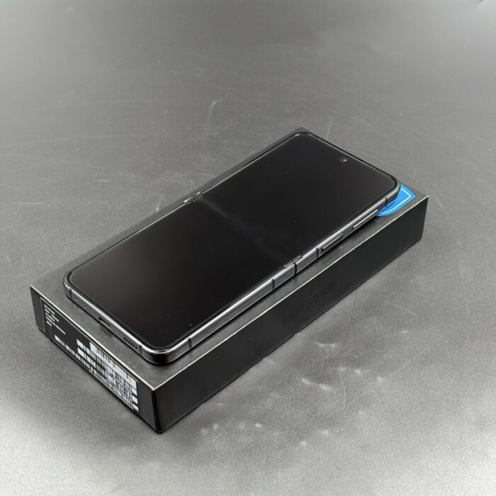 Samsung Z Flip 5 256GB Black - Image 3