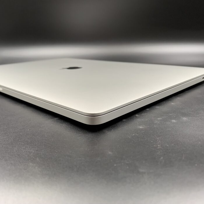 Macbook Pro 16" 2019 | 2,6GHz i7 | 16GB | 512GB | Touch Bar | Silver - Image 3