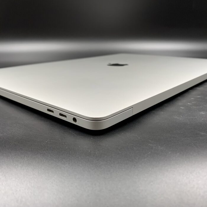Macbook Pro 16" 2019 | 2,6GHz i7 | 16GB | 512GB | Touch Bar | Silver - Image 4