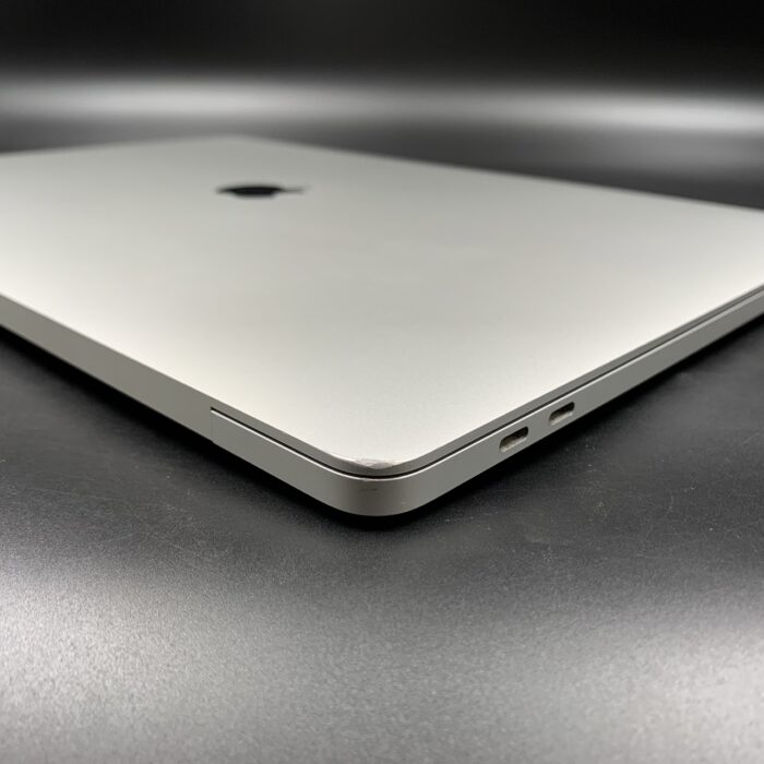 Macbook Pro 16" 2019 | 2,6GHz i7 | 16GB | 512GB | Touch Bar | Silver - Image 5