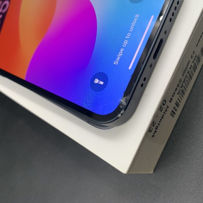 iPhone 13 Mini 256GB Midnight (Cracked Screen) - Image 10