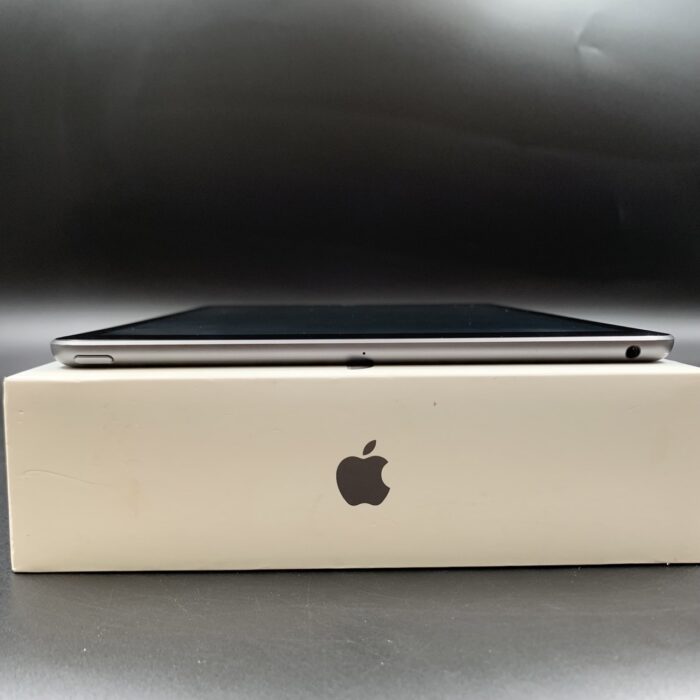 iPad 8th Generation 32GB Space Grey - Image 3