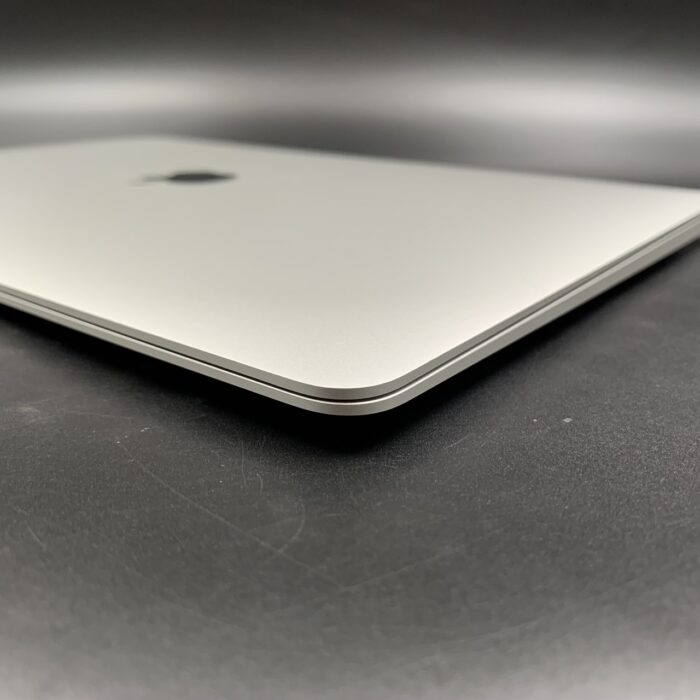 Macbook Air M1 13-inch 256GB Silver - Image 3