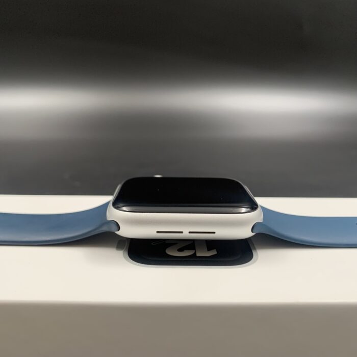 Apple Watch SE (Gen 1) 44MM Silver - Image 4