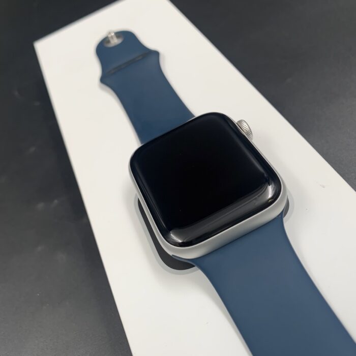 Apple Watch SE (Gen 1) 44MM Silver - Image 6