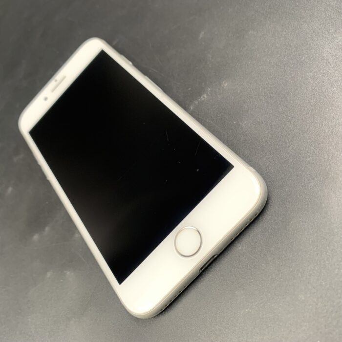 iPhone 7 128GB Silver - Image 6