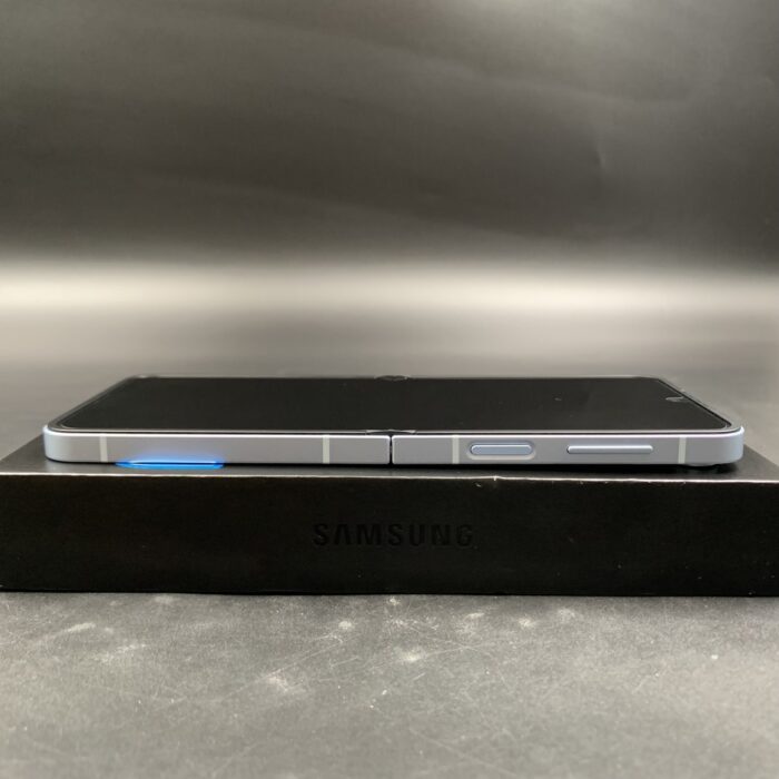 Samsung Z Flip 6 256GB Blue - Image 3