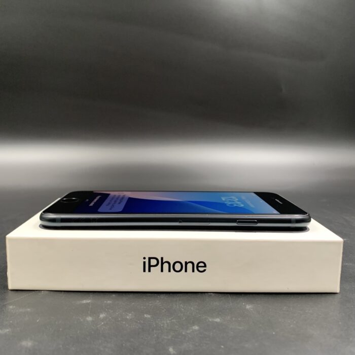 iPhone SE (3rd Generation) 64GB Midnight - Image 3