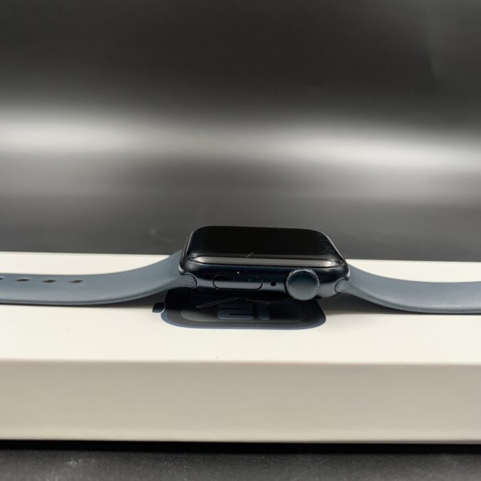 Apple Watch SE (Gen 2) 40MM Midnight - Image 2