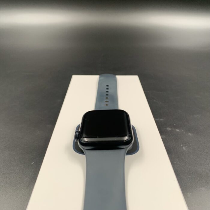 Apple Watch SE (Gen 2) 40MM Midnight - Image 3