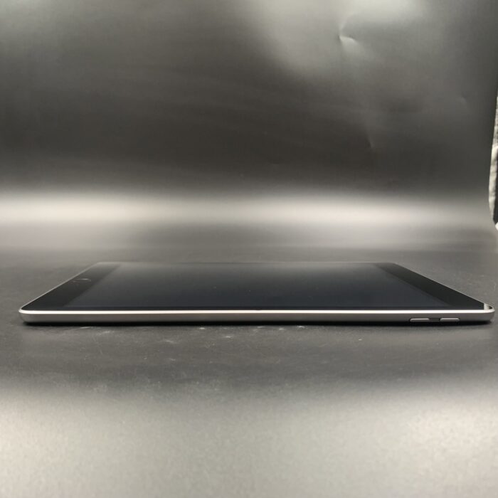 iPad 5th Gen 32GB Space Grey - Image 2