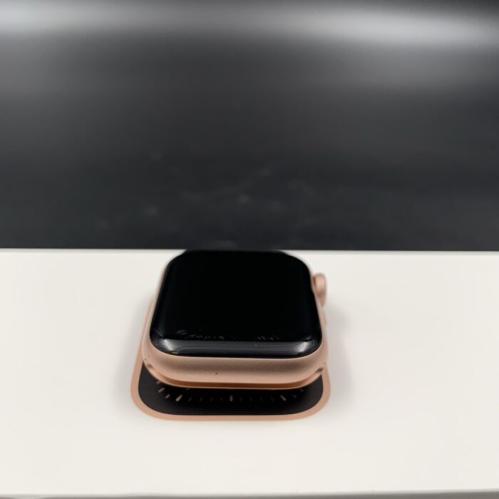 Apple Watch SE (Gen 1) 40MM Gold - Image 2