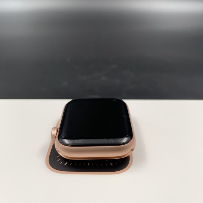 Apple Watch SE (Gen 1) 40MM Gold - Image 4