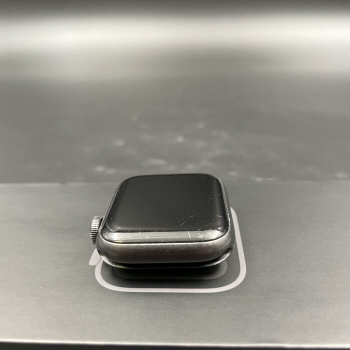 Apple Watch SE (Gen 1) 40MM Space Grey - Image 2