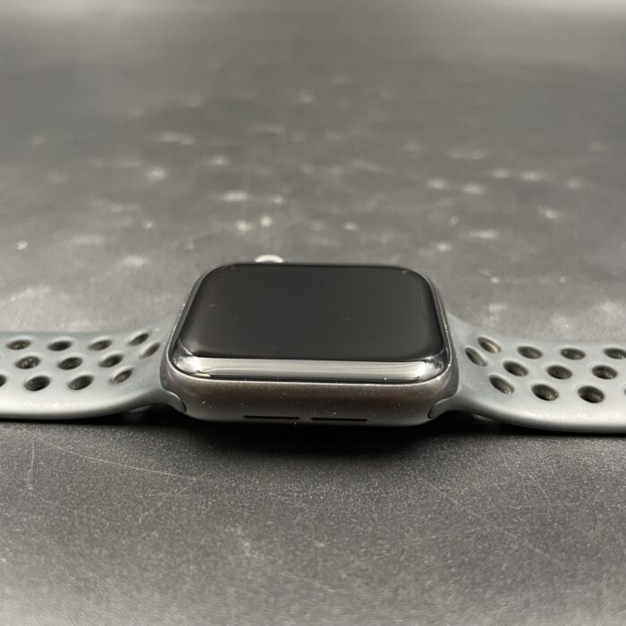 Apple Watch SE (Gen 1) 40MM Space Grey - Image 2