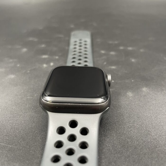 Apple Watch SE (Gen 1) 40MM Space Grey - Image 3