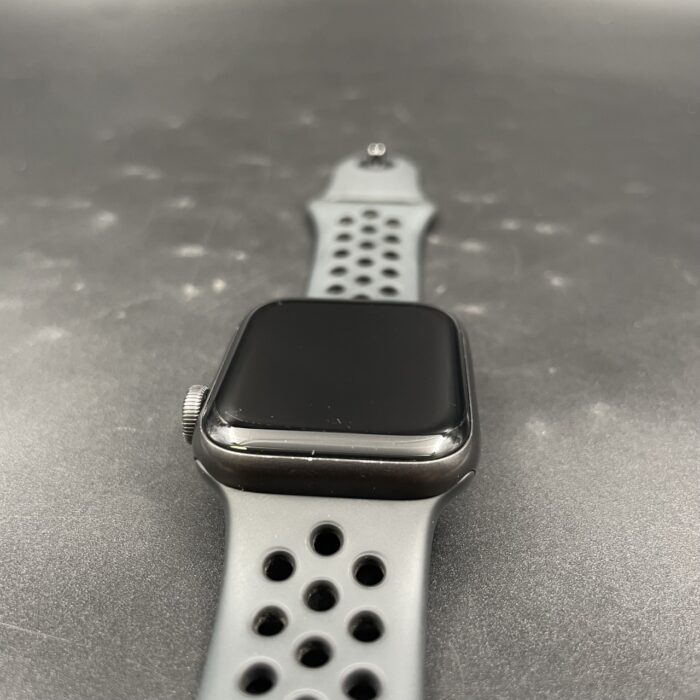 Apple Watch SE (Gen 1) 40MM Space Grey - Image 5