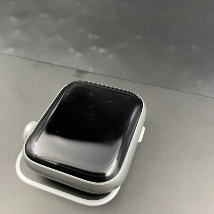 Apple Watch Series 4 40MM Silver - Image 7