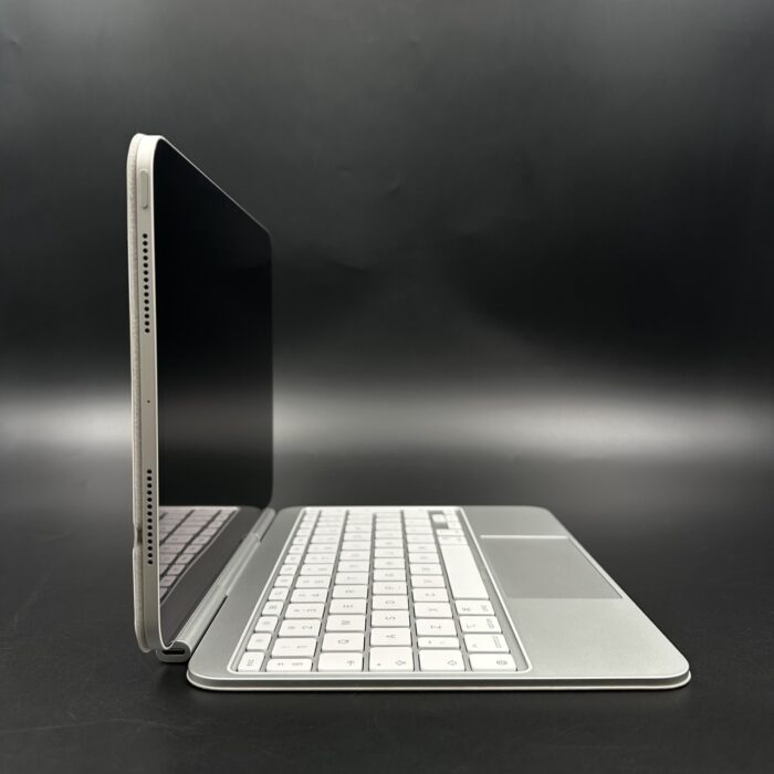 iPad Pro 11-Inch (M4) 256GB WIFI  Silver (Combo Deal) - Image 3