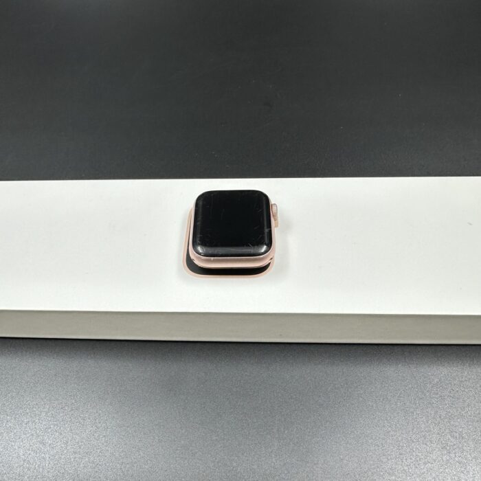 Apple watch Series 6 40MM Rose Gold - Image 2