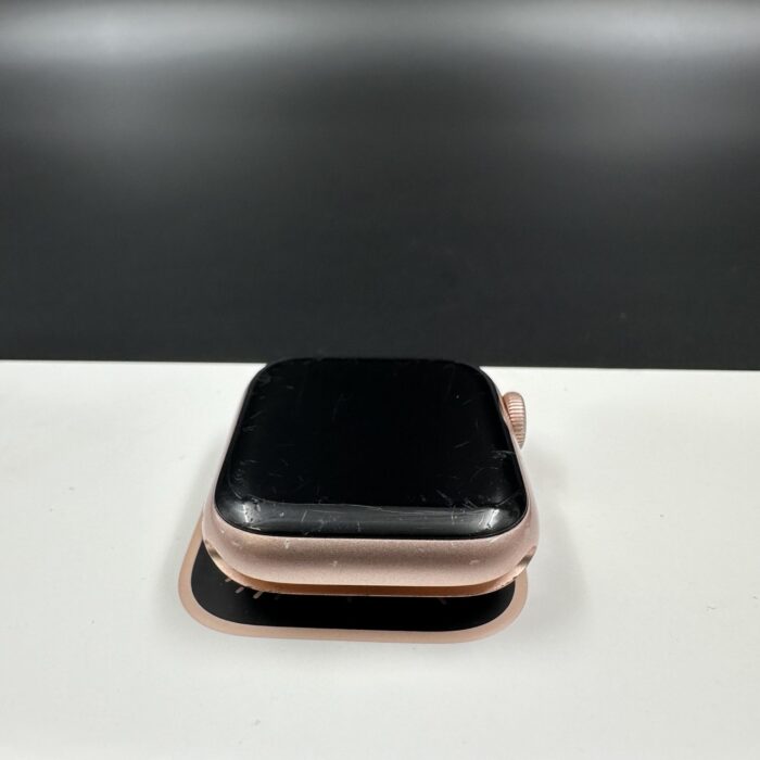 Apple watch Series 6 40MM Rose Gold - Image 3