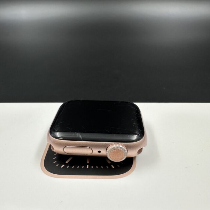 Apple watch Series 6 40MM Rose Gold - Image 4