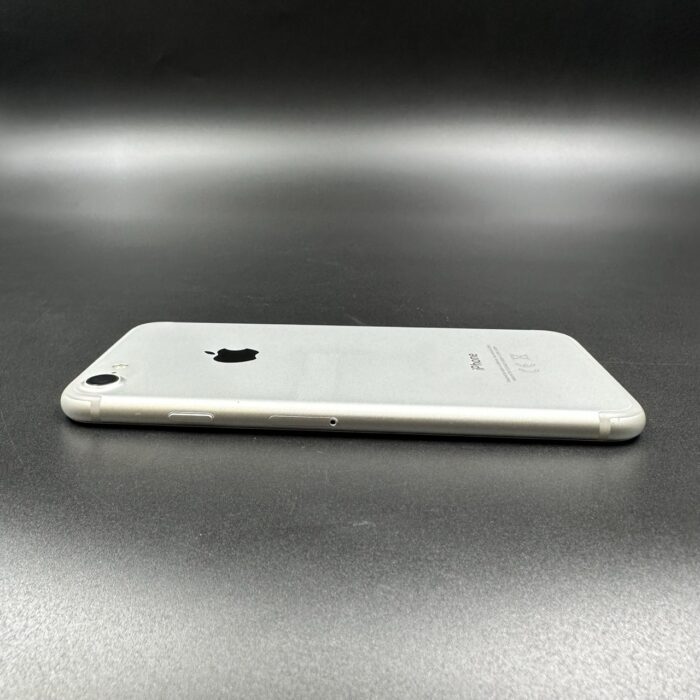 iPhone 7 128GB Silver - Image 2